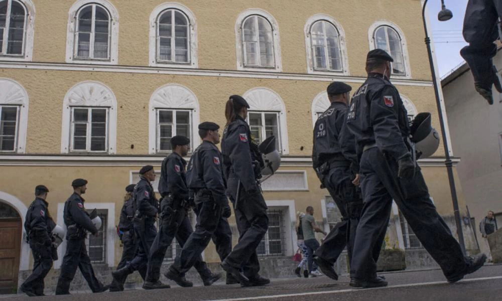 Αυστρία: Συνέλαβαν Γερμανούς που γιόρταζαν τα γενέθλια του Χίτλερ στο σπίτι του